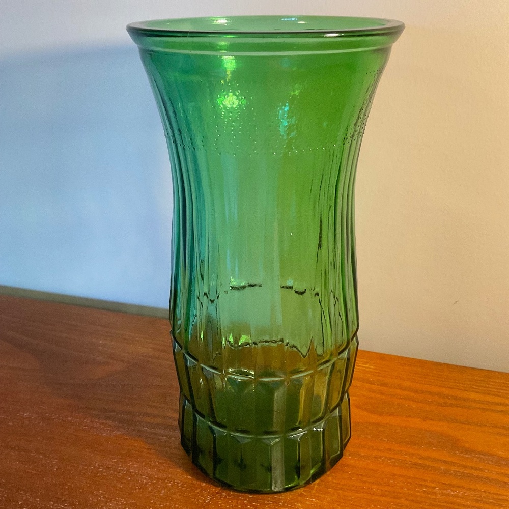 Vintage E.O. Brody Company Ribbed Green Glass Flower Vase 9.5”